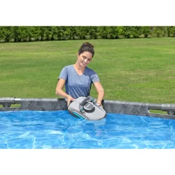 Robottiallasimuri & pintakerääjä Bestway Aquatronix G300