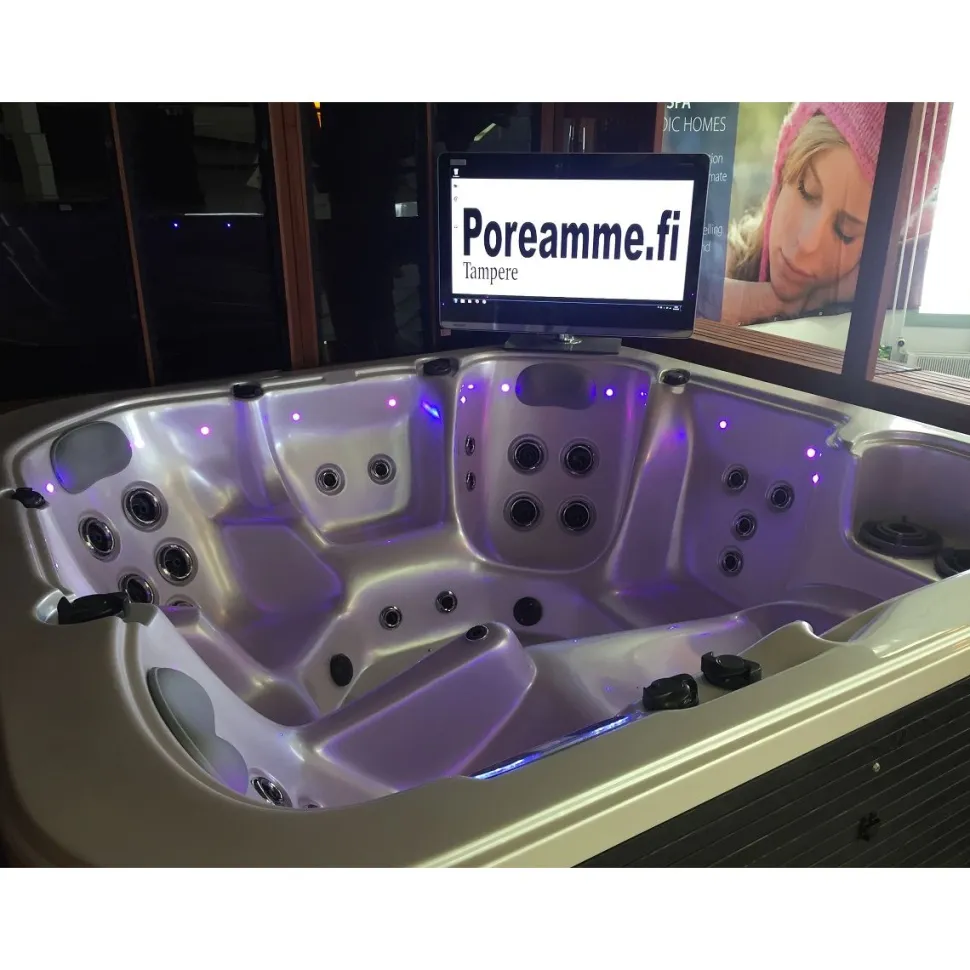 Ulkoporeallas Wellspa Honolulu Premium 6 hlöä 43 suutinta eri värejä